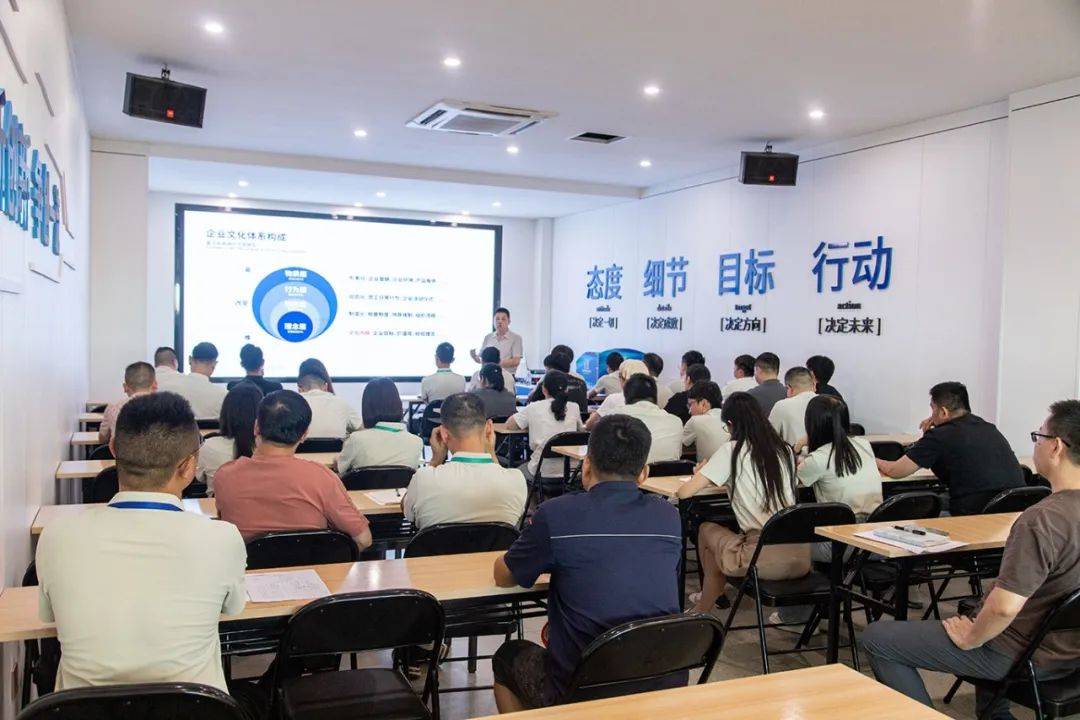 企业人文周与燕窝工坊携手启动管理人员深化培训 以匠心赋能管理，用传承淬炼领导力